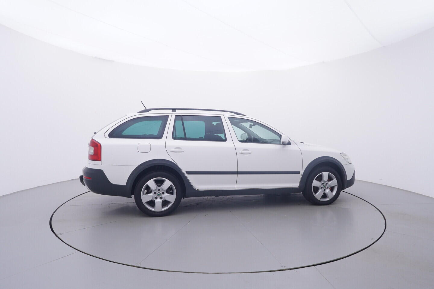 OV190V11531_15.webp_OCTAVIA Scout 2.0 TDI 103 kW manuál