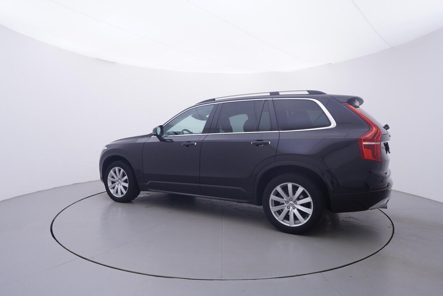 OV190V11540_12.webp_XC90 Momentum 2.0 D5 AWD 165 kW automat