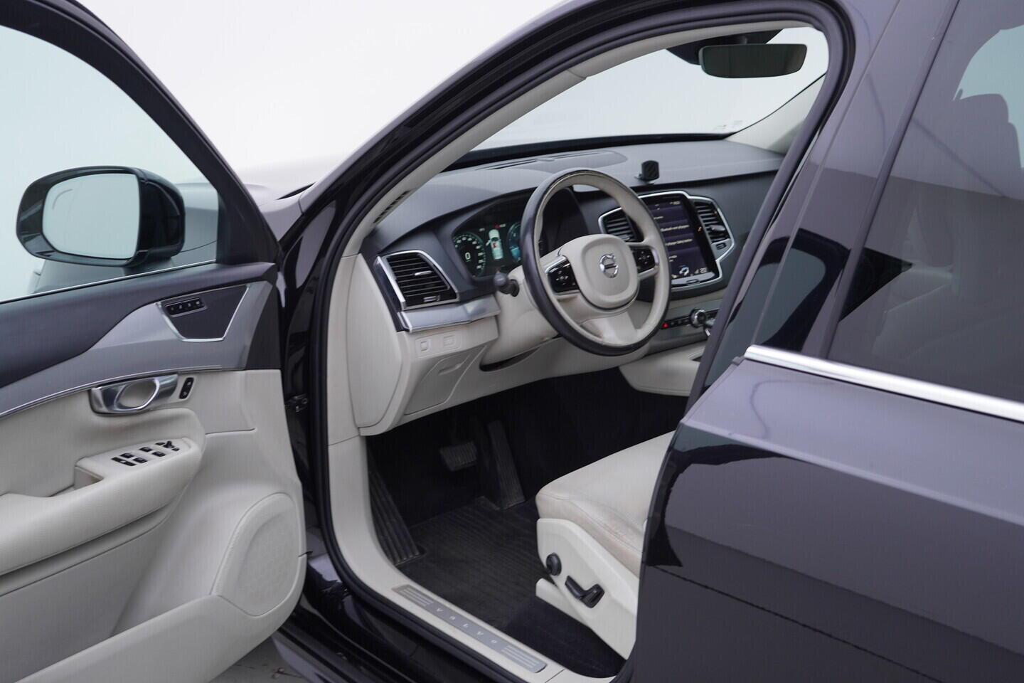 OV190V11540_18.webp_XC90 Momentum 2.0 D5 AWD 165 kW automat