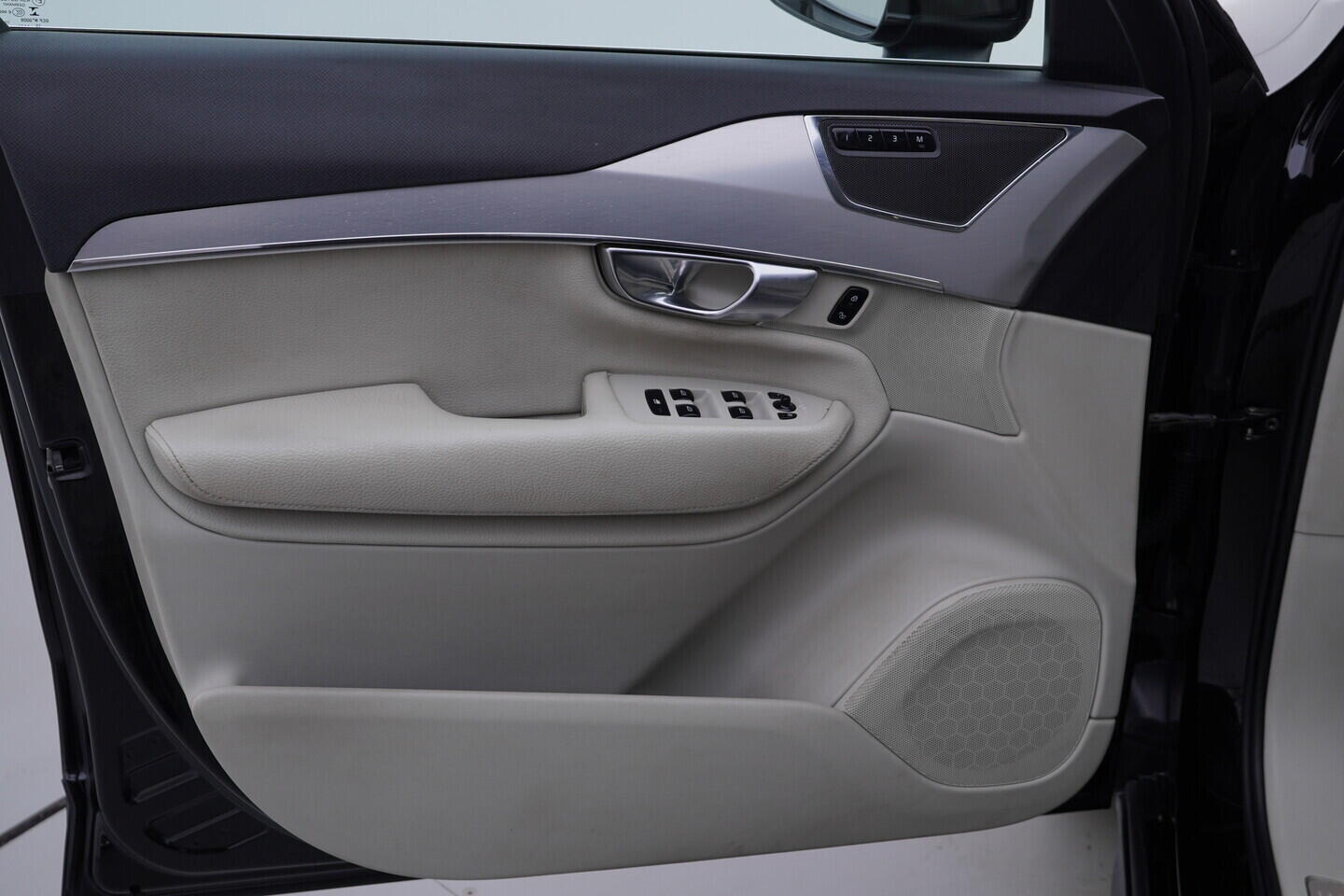 OV190V11540_19.webp_XC90 Momentum 2.0 D5 AWD 165 kW automat