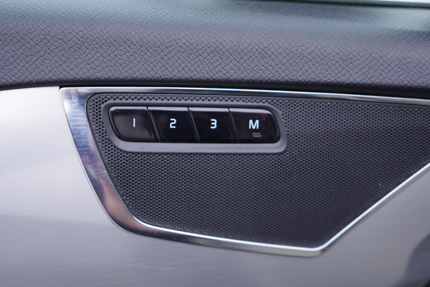 OV190V11540_20.webp_XC90 Momentum 2.0 D5 AWD 165 kW automat