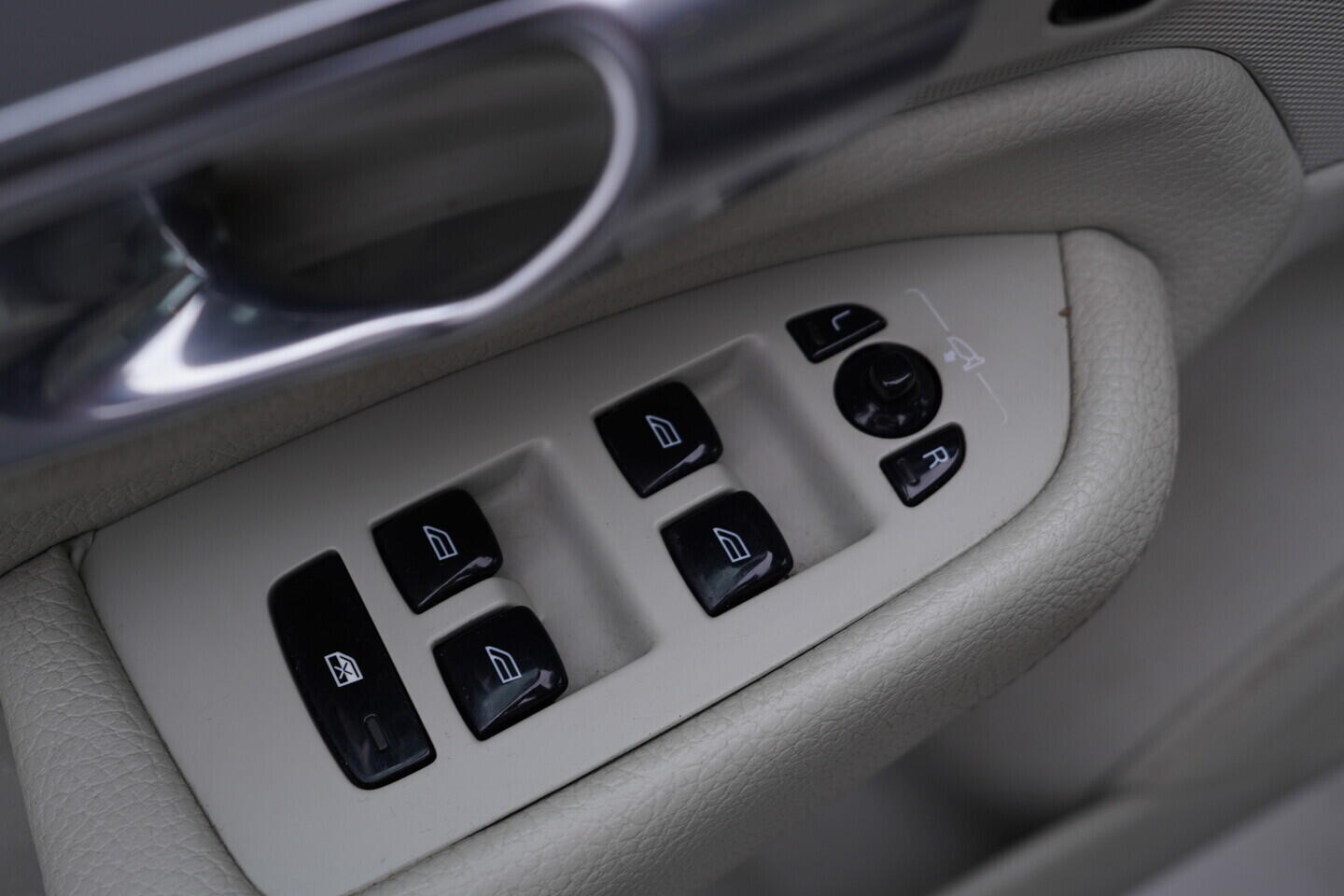 OV190V11540_21.webp_XC90 Momentum 2.0 D5 AWD 165 kW automat