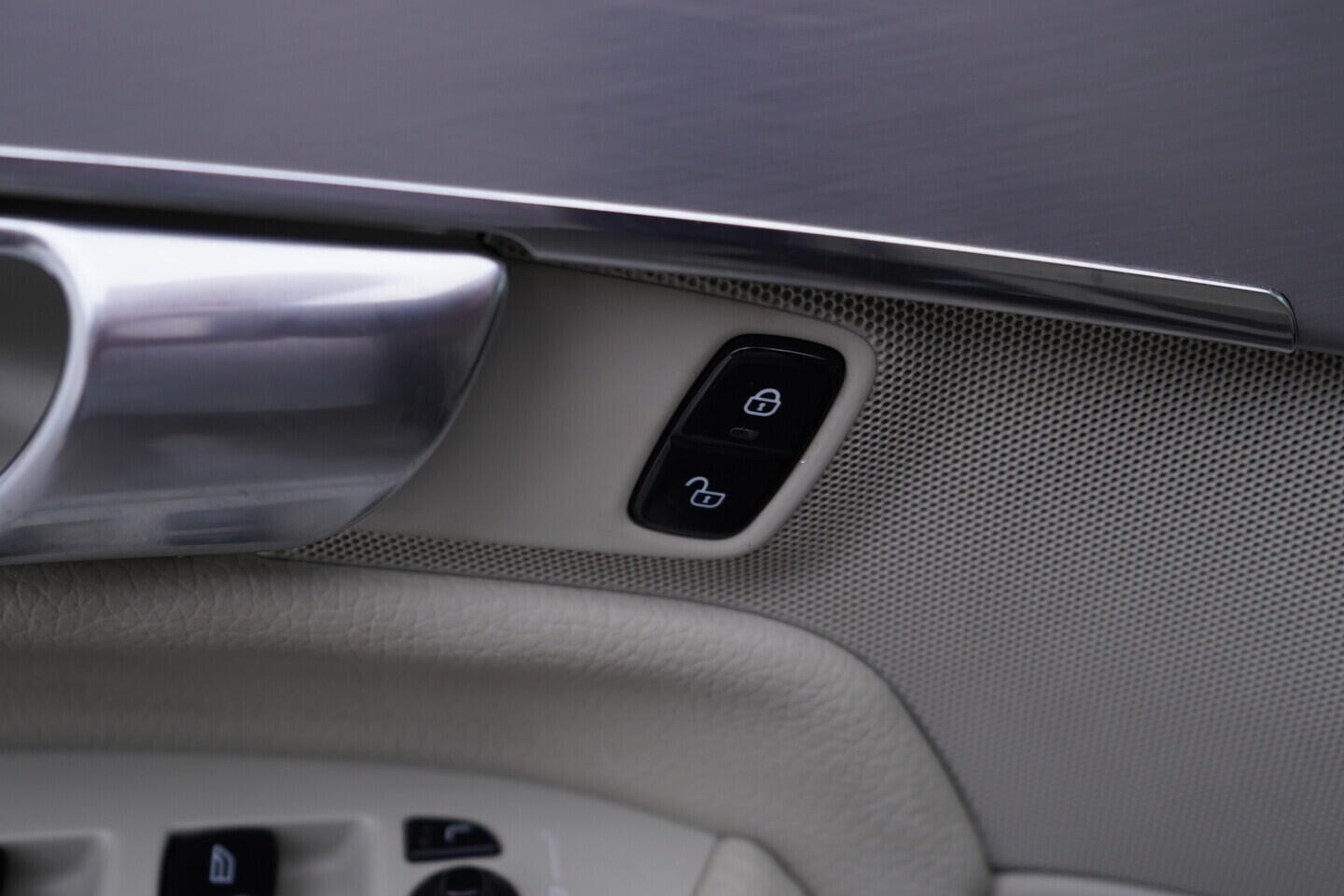 OV190V11540_22.webp_XC90 Momentum 2.0 D5 AWD 165 kW automat