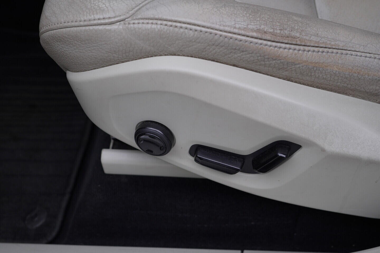 OV190V11540_23.webp_XC90 Momentum 2.0 D5 AWD 165 kW automat