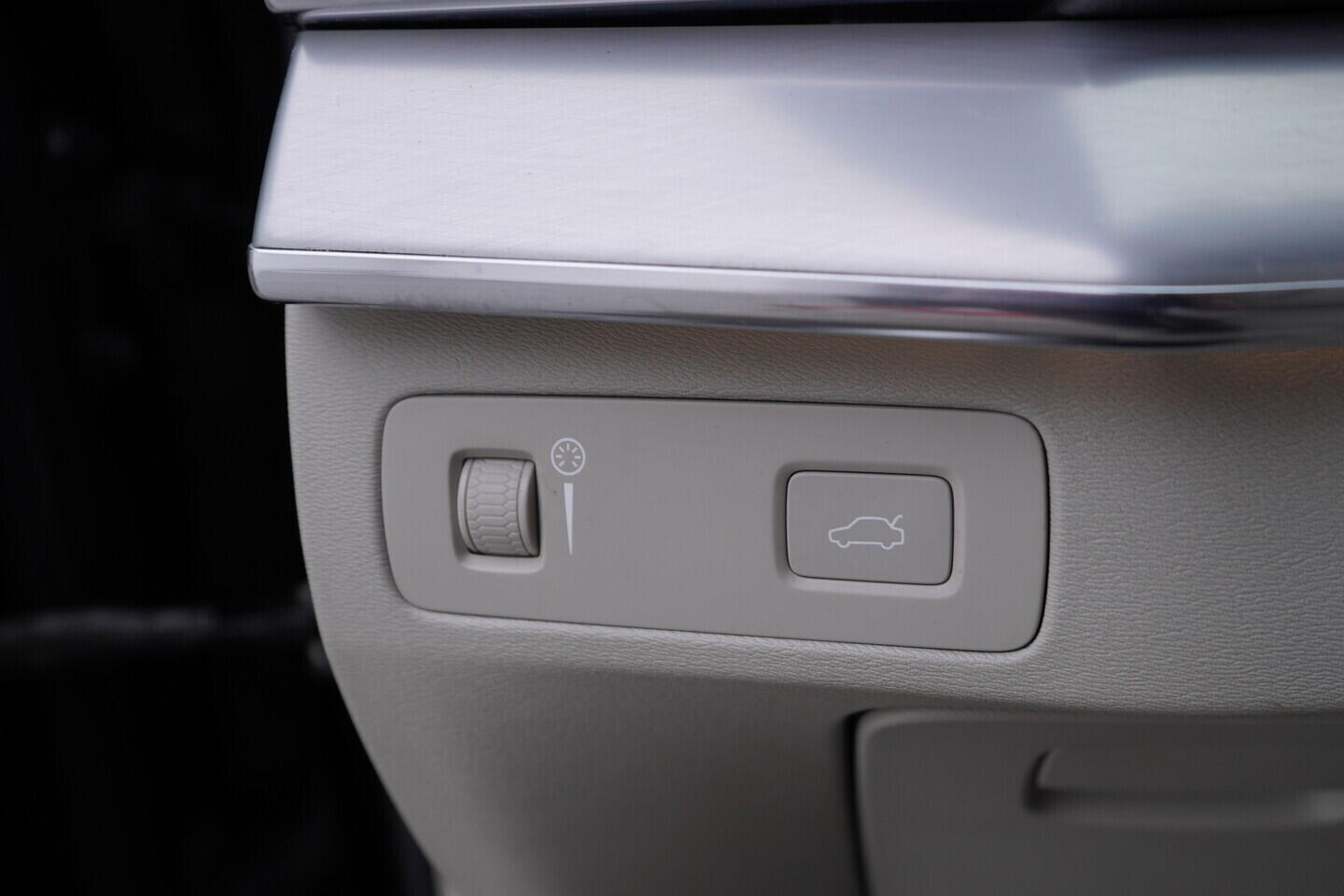 OV190V11540_28.webp_XC90 Momentum 2.0 D5 AWD 165 kW automat