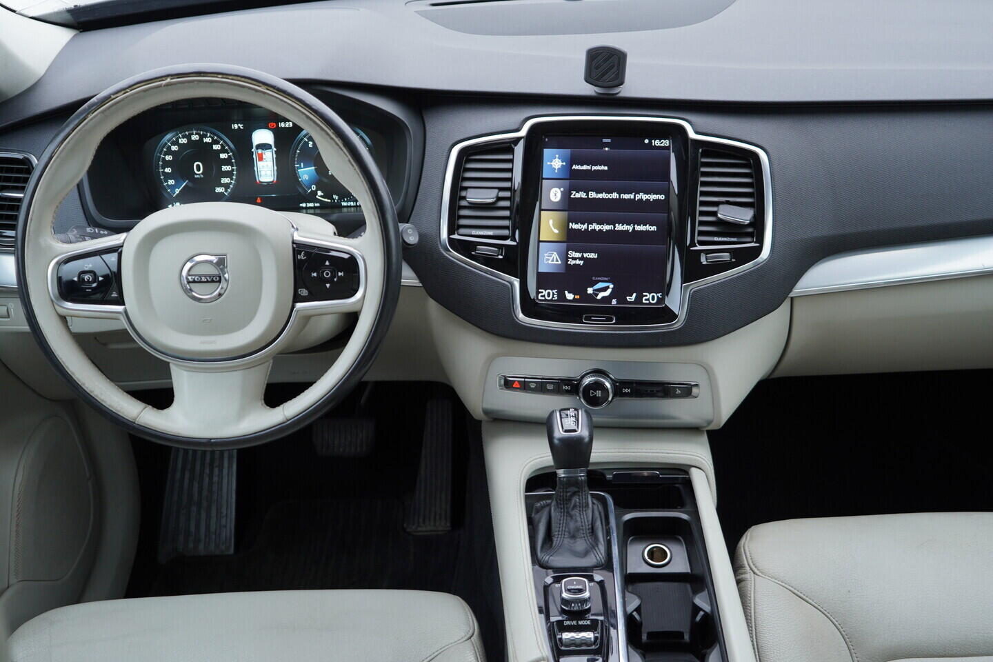 OV190V11540_29.webp_XC90 Momentum 2.0 D5 AWD 165 kW automat