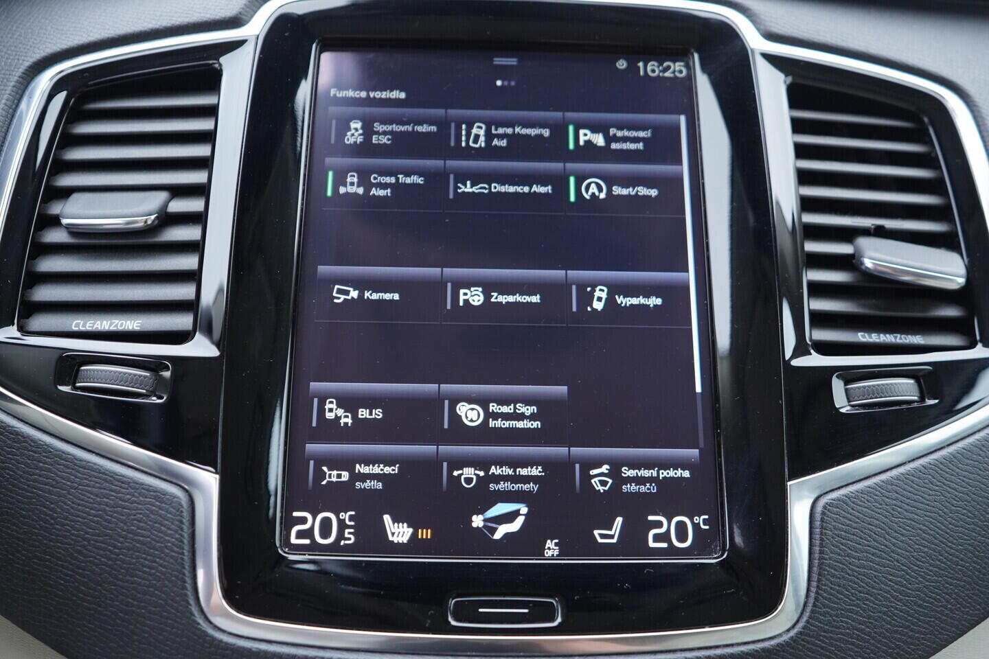 OV190V11540_34.webp_XC90 Momentum 2.0 D5 AWD 165 kW automat