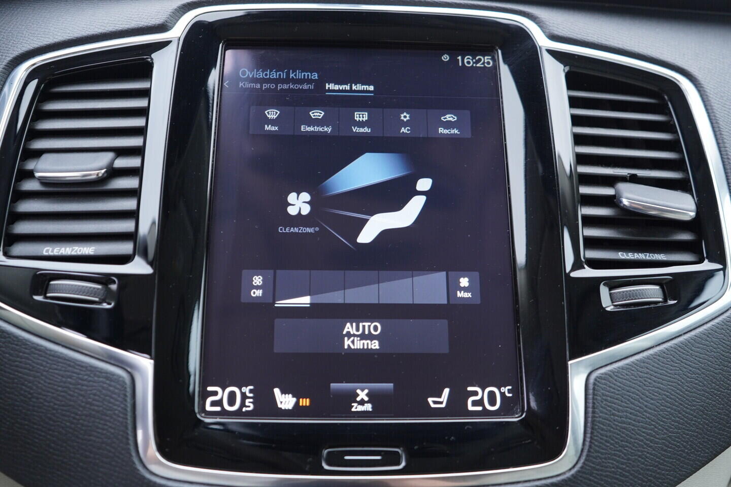 OV190V11540_35.webp_XC90 Momentum 2.0 D5 AWD 165 kW automat