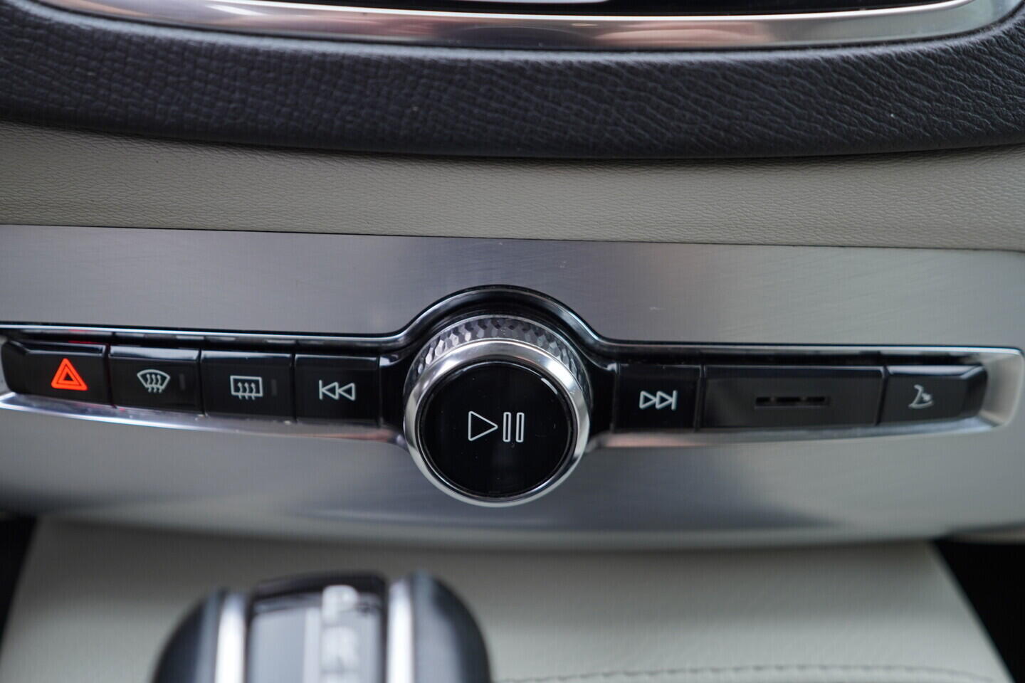 OV190V11540_39.webp_XC90 Momentum 2.0 D5 AWD 165 kW automat