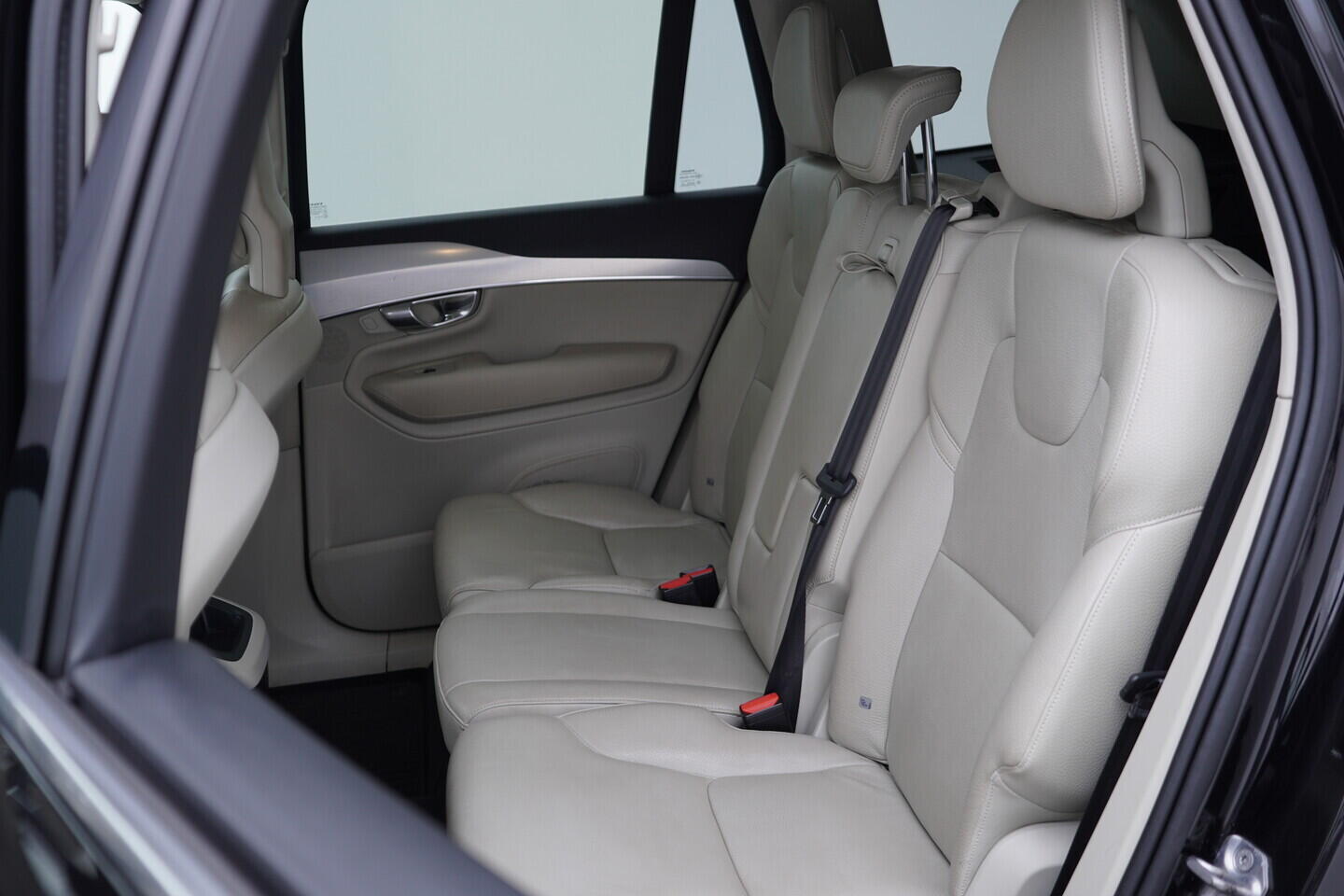 OV190V11540_43.webp_XC90 Momentum 2.0 D5 AWD 165 kW automat