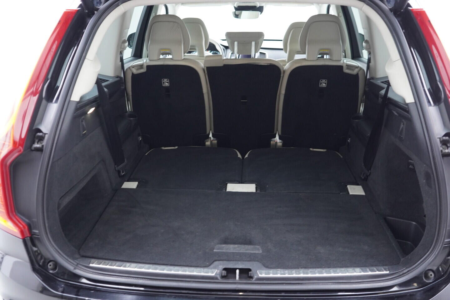 OV190V11540_44.webp_XC90 Momentum 2.0 D5 AWD 165 kW automat