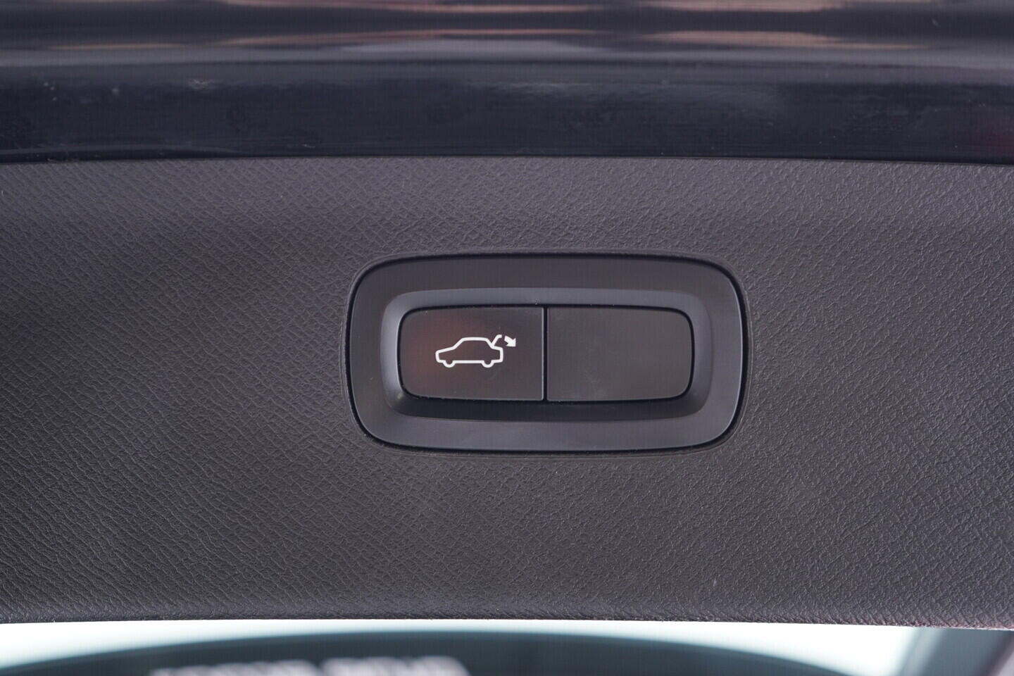 OV190V11540_46.webp_XC90 Momentum 2.0 D5 AWD 165 kW automat