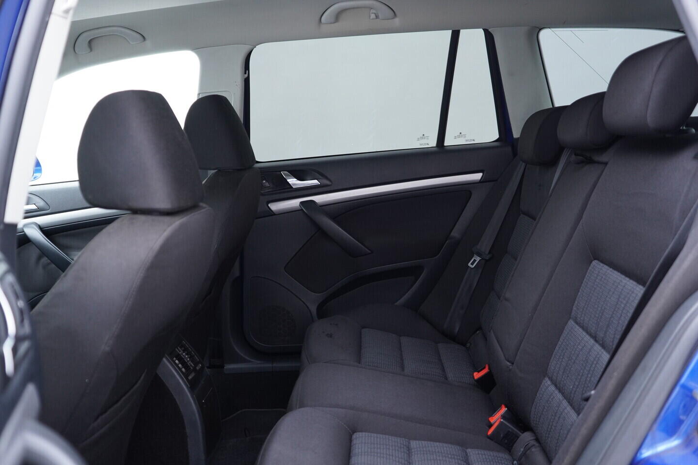 OV190V11541_34.webp_OCTAVIA Elegance 1.6 TDI 77 kW manuál