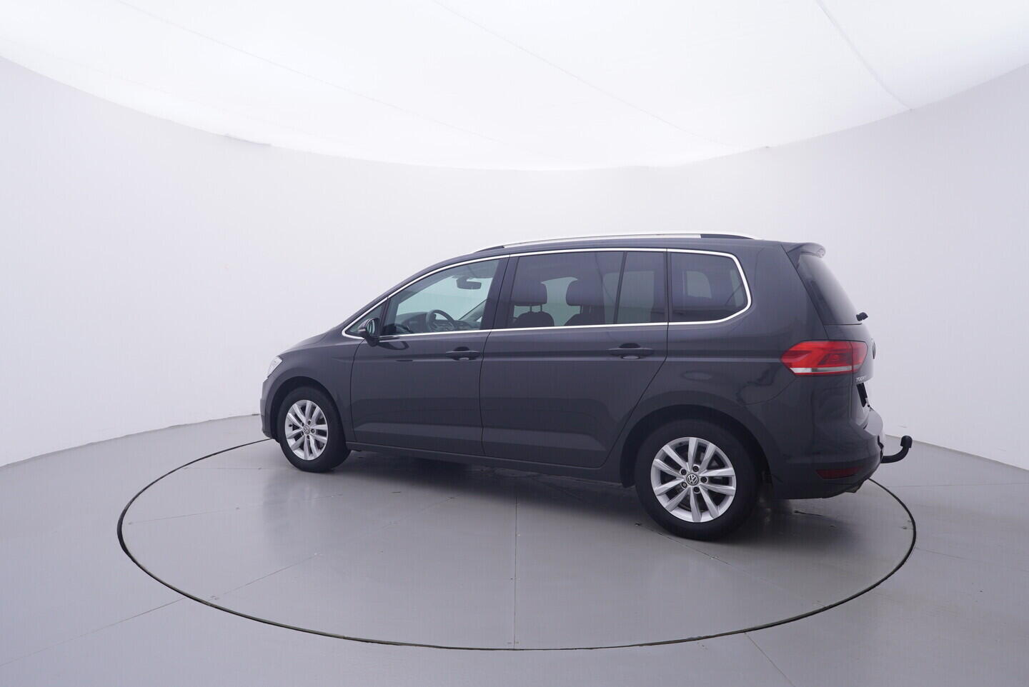 OV190V11543_12.webp_TOURAN  2.0 TDI 110 kW manuál