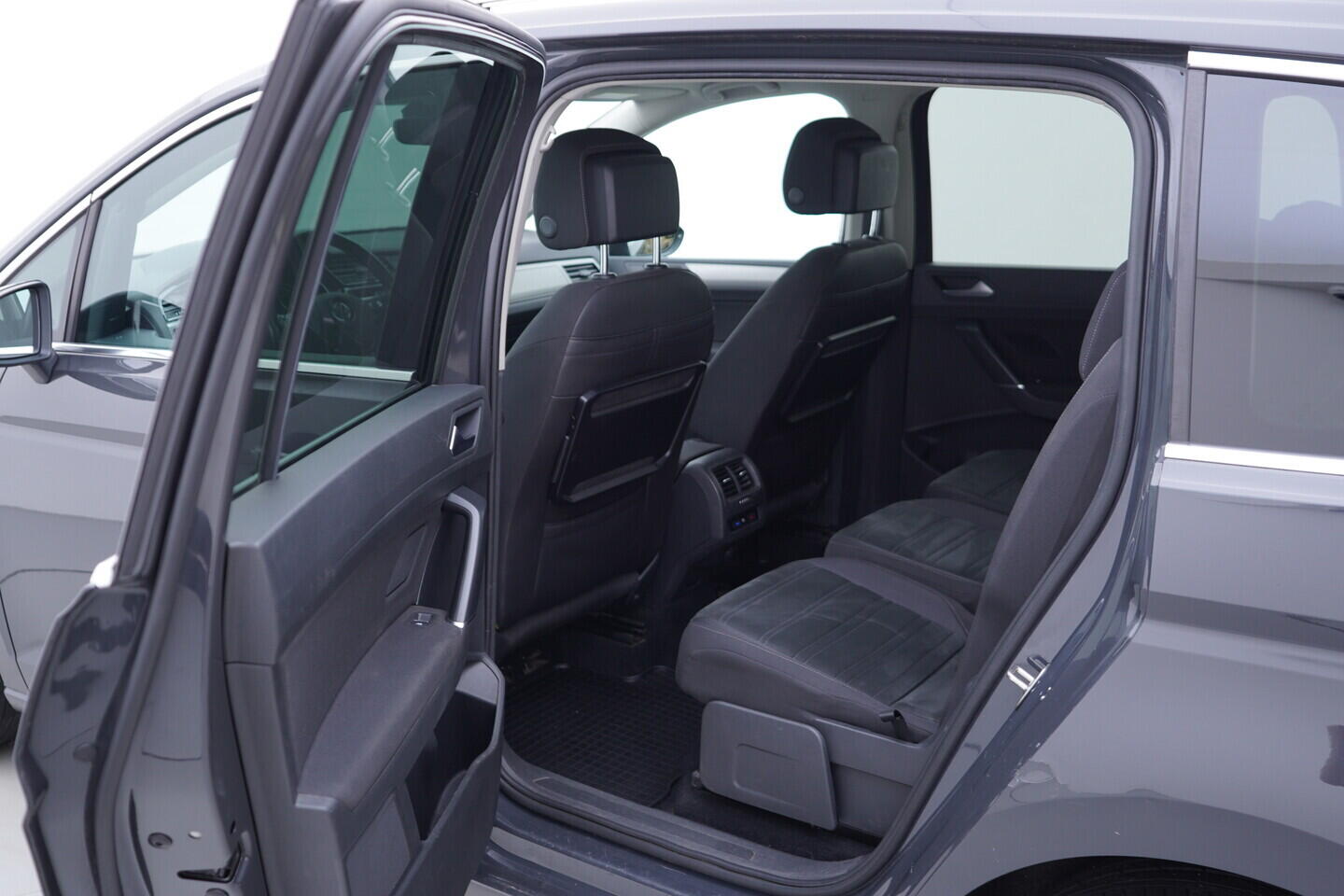 OV190V11543_34.webp_TOURAN  2.0 TDI 110 kW manuál