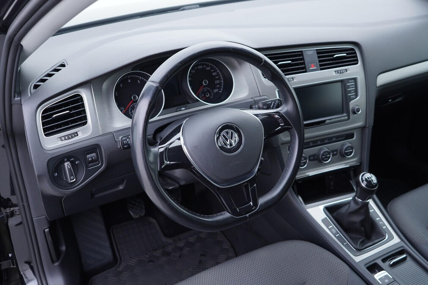 OV190V11544_22.webp_GOLF Trendline 1.2 TSI 81 kW manuál
