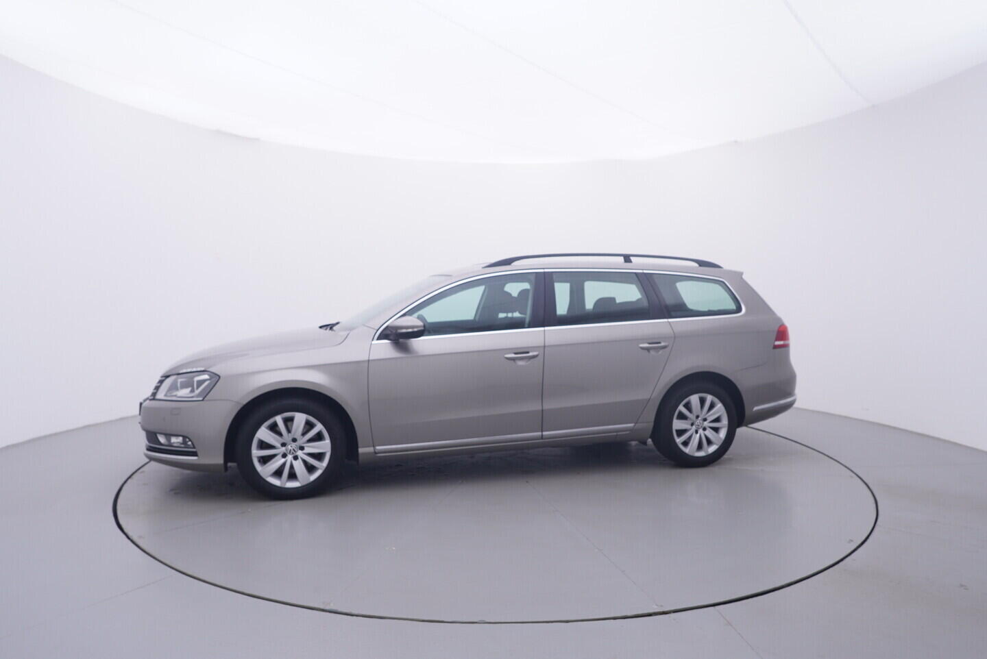 OV190V11545_11.webp_PASSAT comfortline 2.0 TDI 103 kW manuál