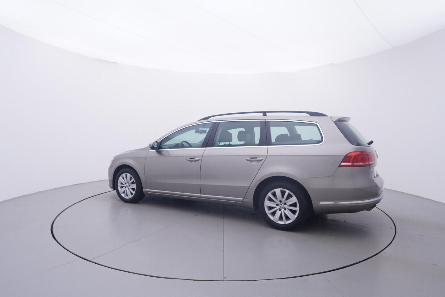 OV190V11545_12.webp_PASSAT comfortline 2.0 TDI 103 kW manuál
