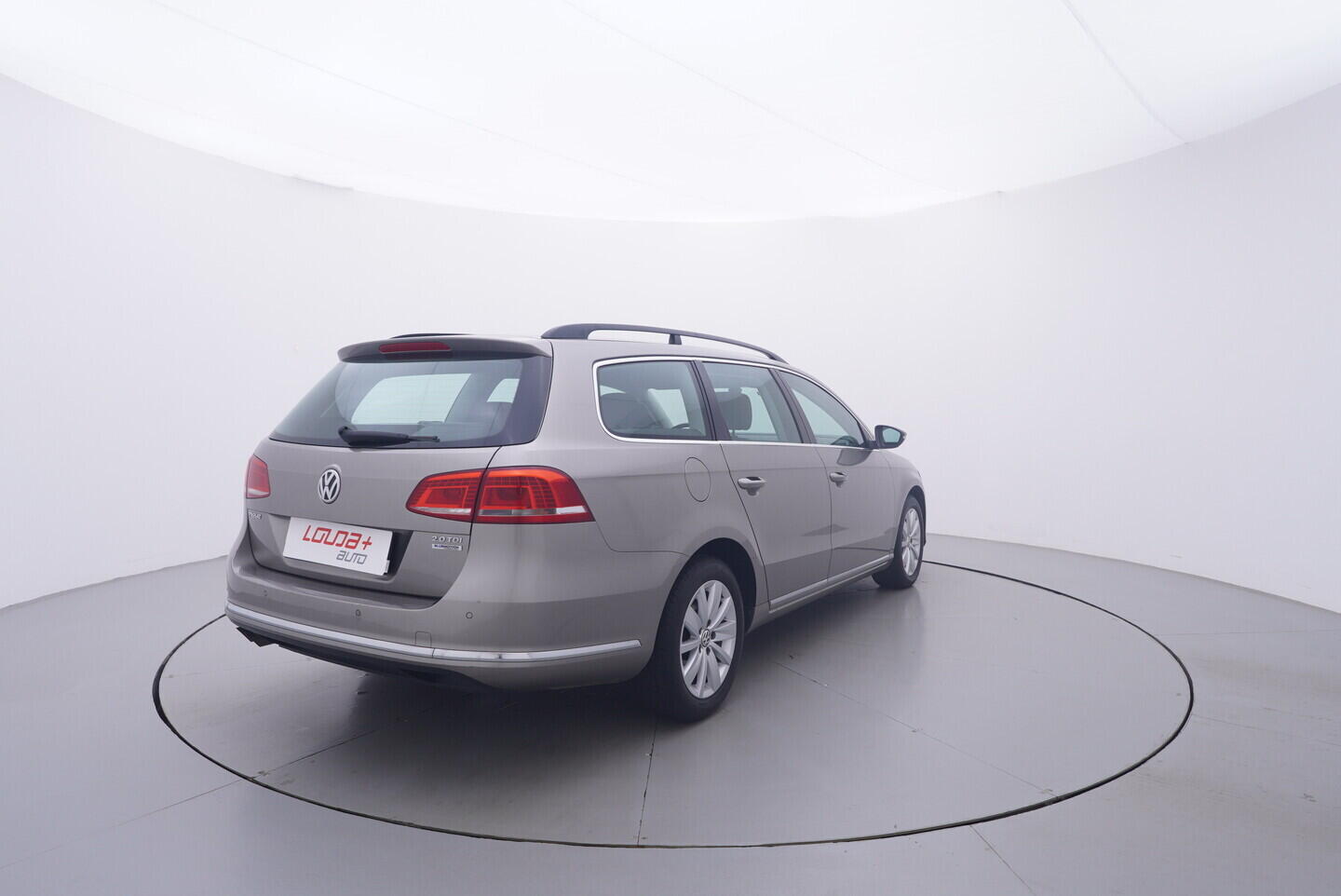 OV190V11545_14.webp_PASSAT comfortline 2.0 TDI 103 kW manuál