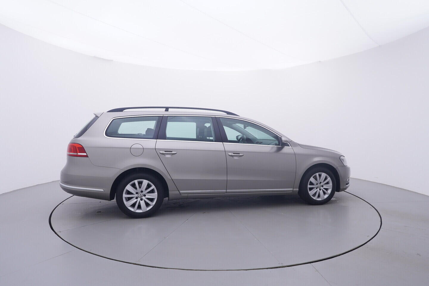 OV190V11545_15.webp_PASSAT comfortline 2.0 TDI 103 kW manuál