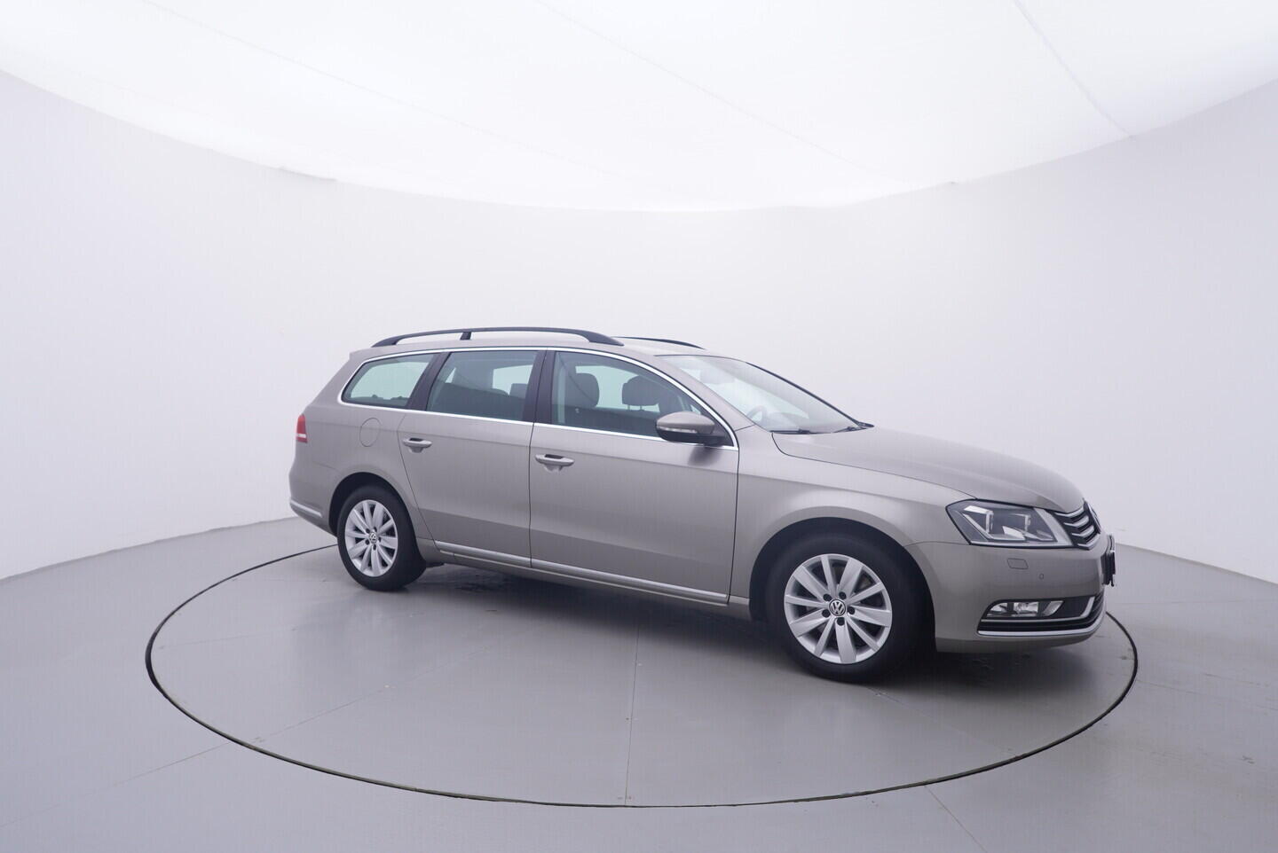 OV190V11545_16.webp_PASSAT comfortline 2.0 TDI 103 kW manuál