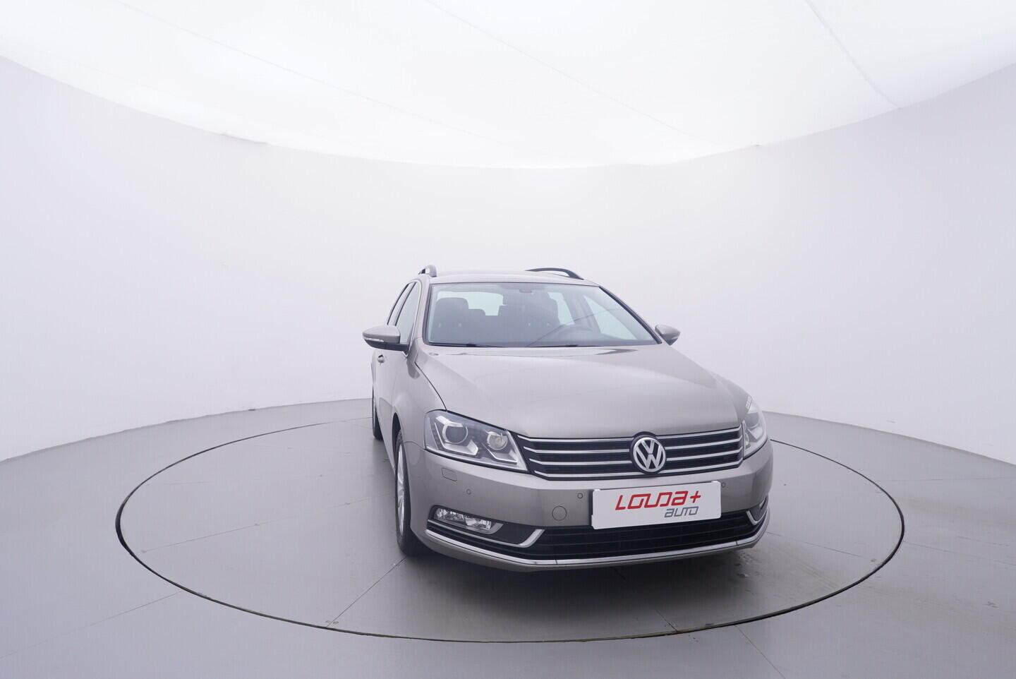 OV190V11545_17.webp_PASSAT comfortline 2.0 TDI 103 kW manuál