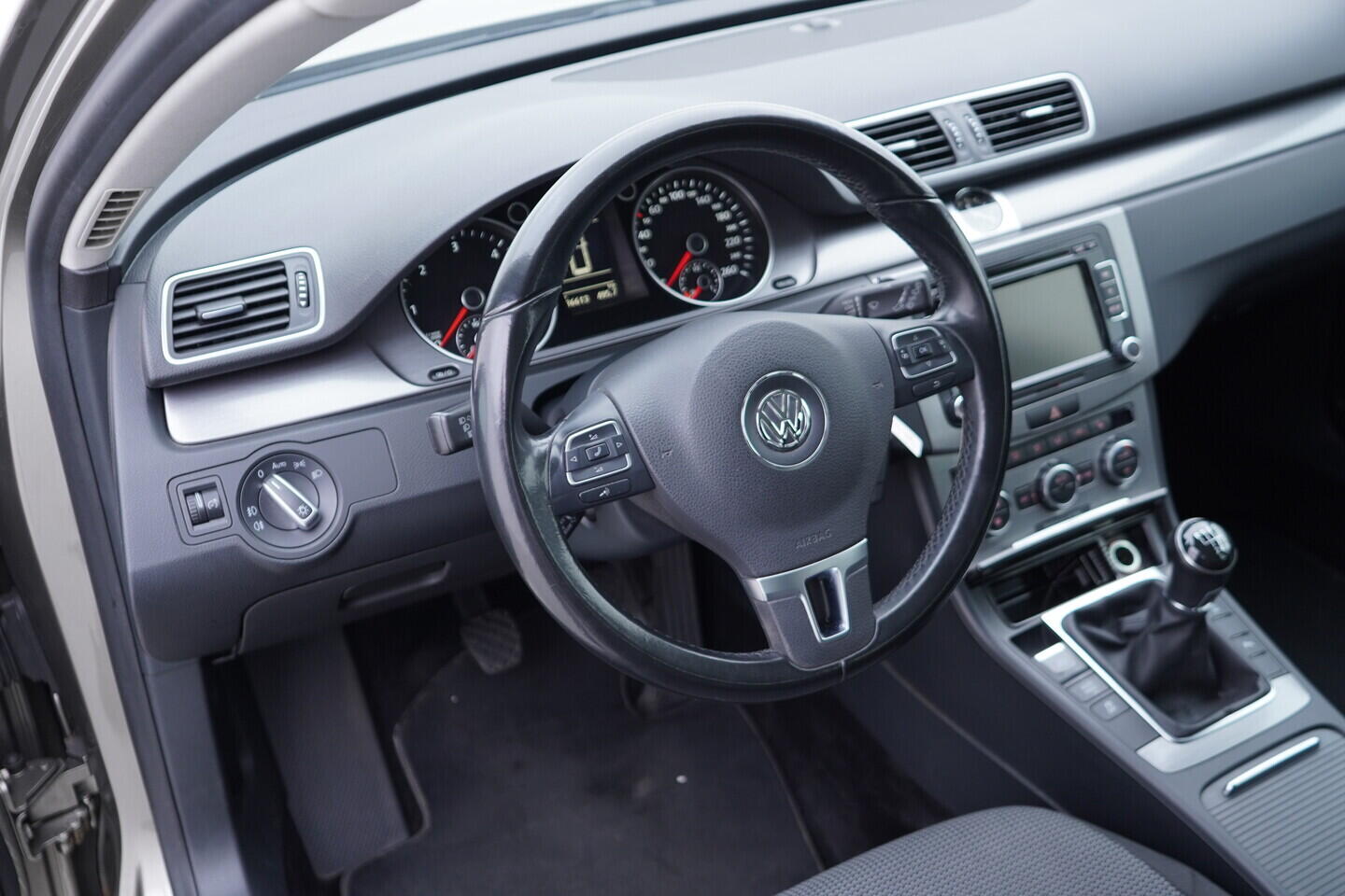 OV190V11545_23.webp_PASSAT comfortline 2.0 TDI 103 kW manuál