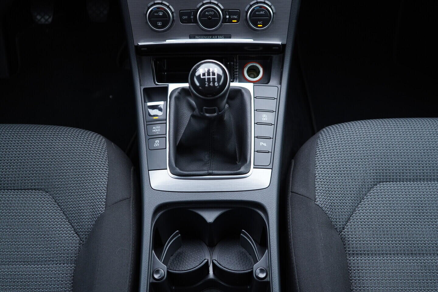 OV190V11545_34.webp_PASSAT comfortline 2.0 TDI 103 kW manuál