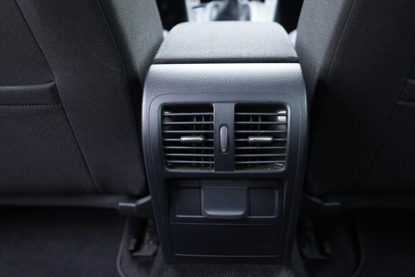 OV190V11545_36.webp_PASSAT comfortline 2.0 TDI 103 kW manuál