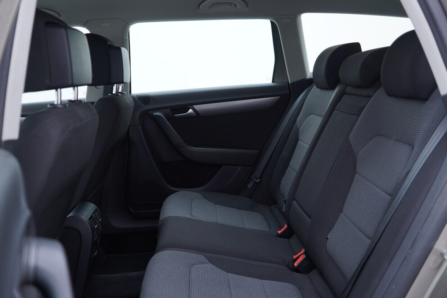OV190V11545_37.webp_PASSAT comfortline 2.0 TDI 103 kW manuál
