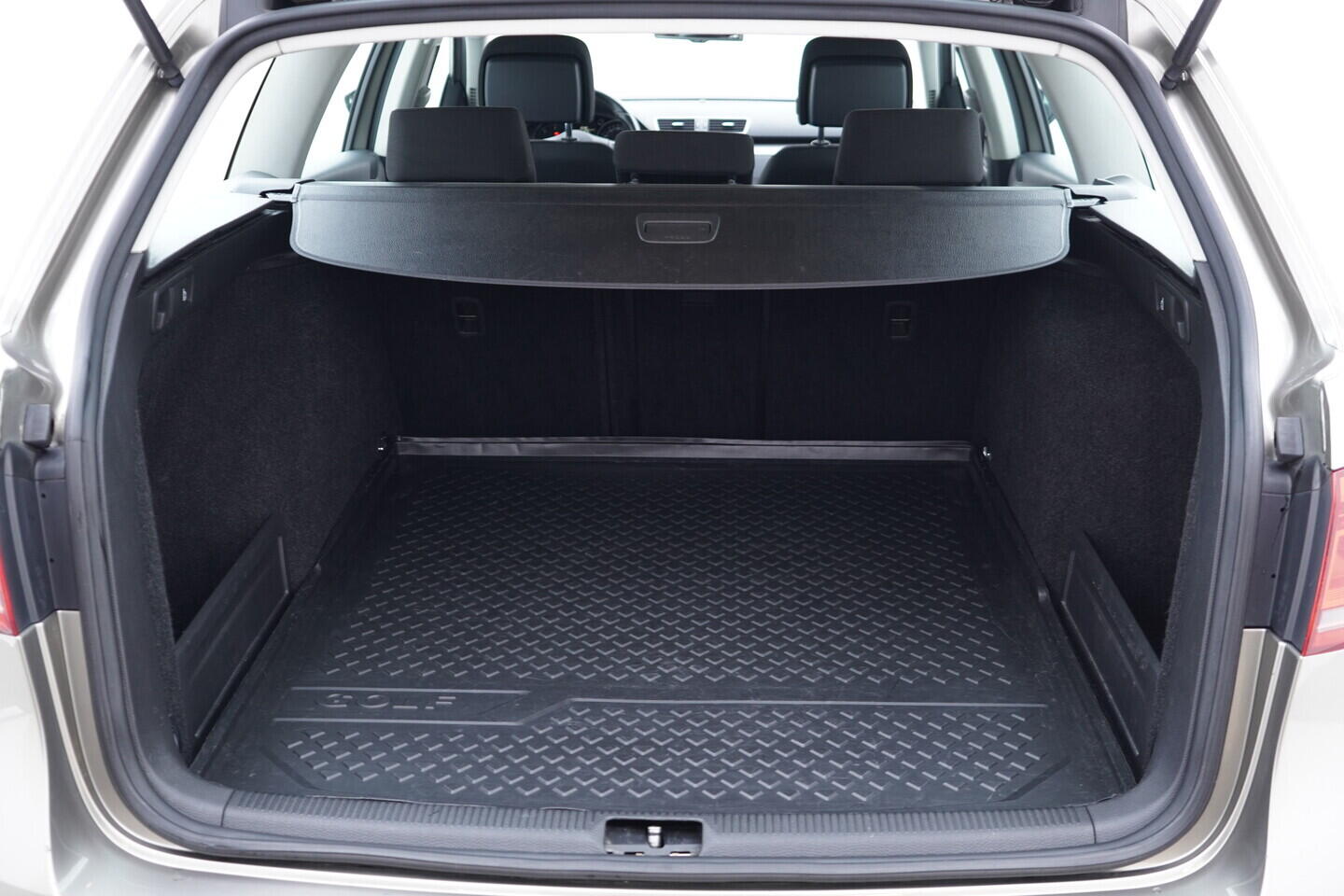 OV190V11545_38.webp_PASSAT comfortline 2.0 TDI 103 kW manuál