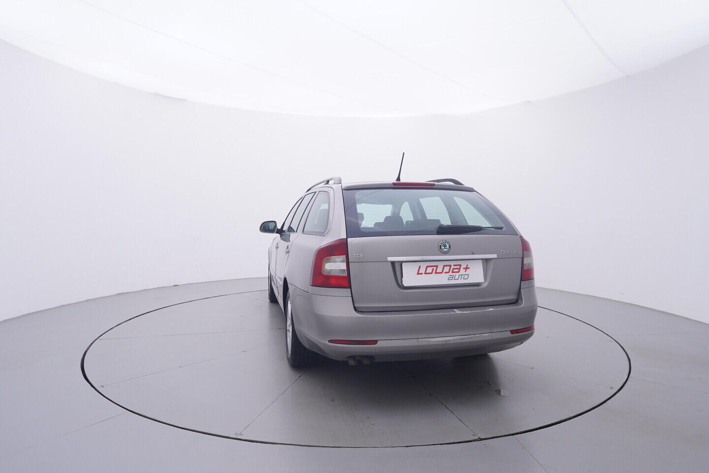 OV190V11546_13.webp_OCTAVIA Ambiente 1.9 TDI 77 kW manuál