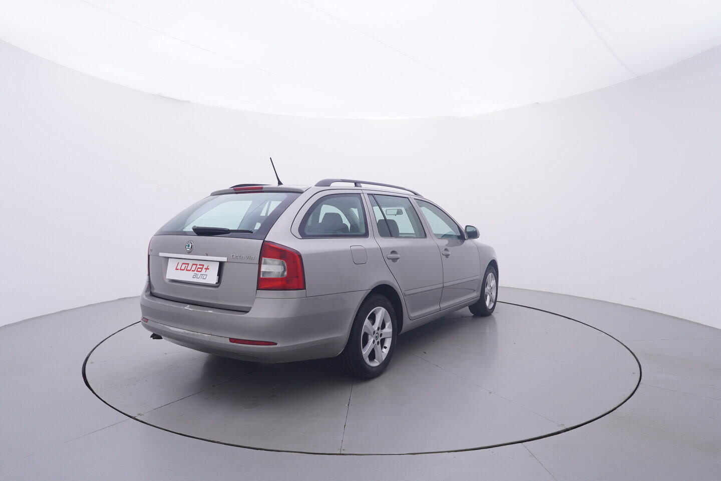 OV190V11546_14.webp_OCTAVIA Ambiente 1.9 TDI 77 kW manuál