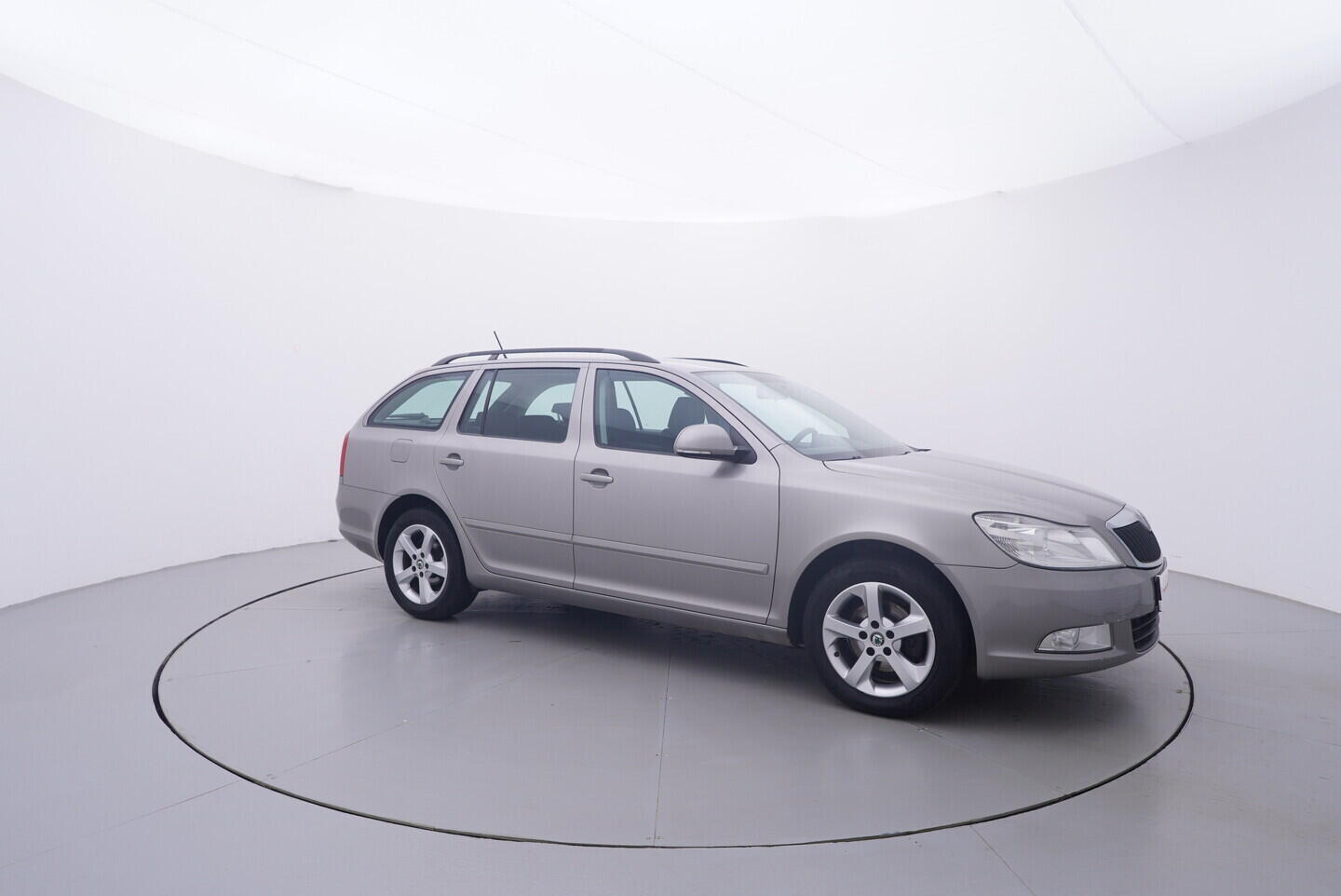 OV190V11546_16.webp_OCTAVIA Ambiente 1.9 TDI 77 kW manuál