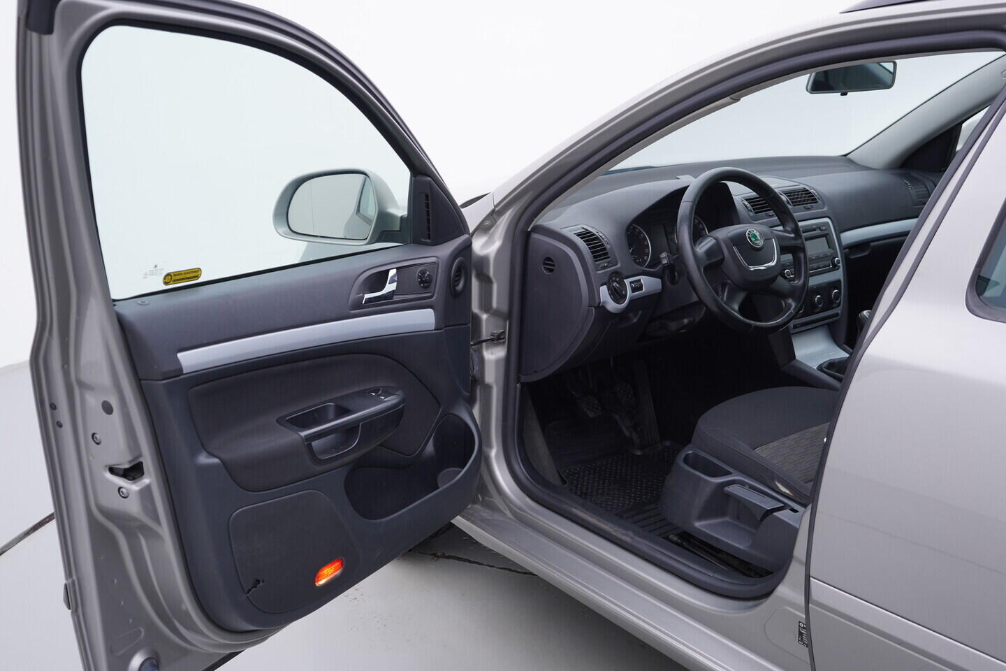 OV190V11546_18.webp_OCTAVIA Ambiente 1.9 TDI 77 kW manuál