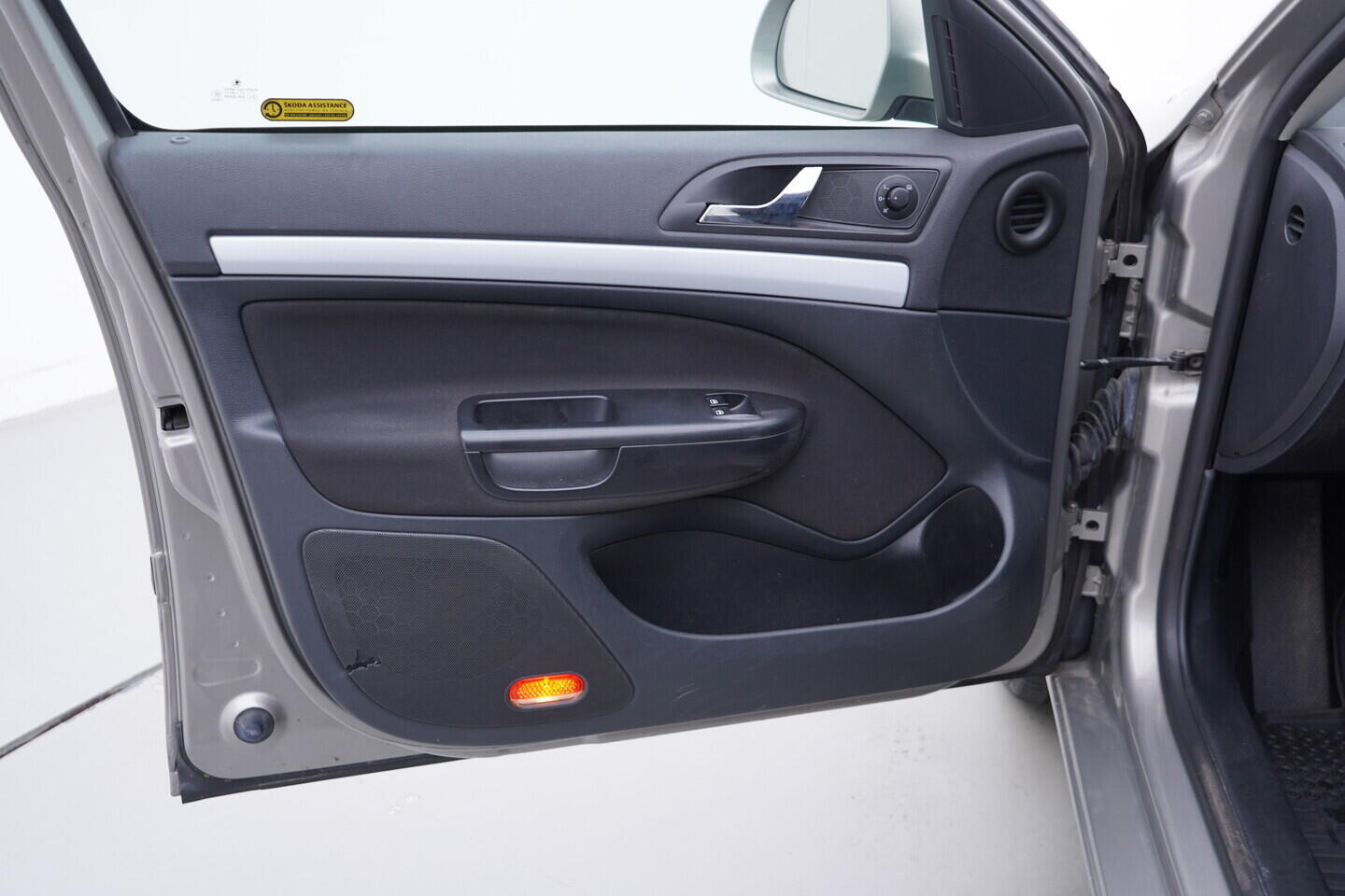 OV190V11546_19.webp_OCTAVIA Ambiente 1.9 TDI 77 kW manuál
