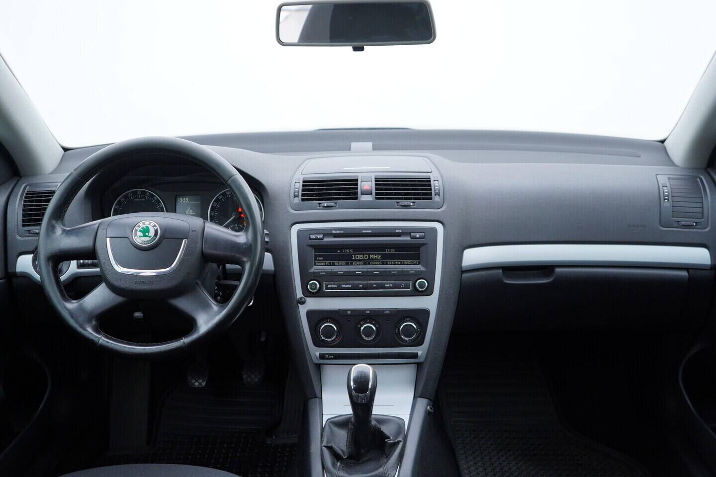 OV190V11546_26.webp_OCTAVIA Ambiente 1.9 TDI 77 kW manuál
