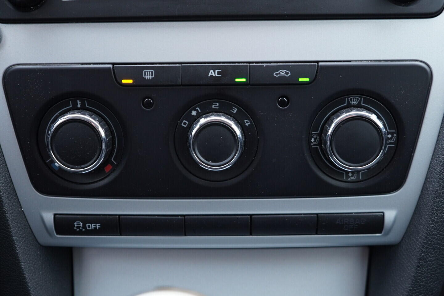 OV190V11546_30.webp_OCTAVIA Ambiente 1.9 TDI 77 kW manuál