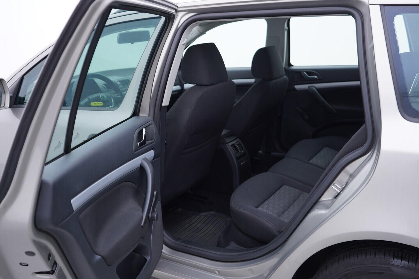 OV190V11546_32.webp_OCTAVIA Ambiente 1.9 TDI 77 kW manuál