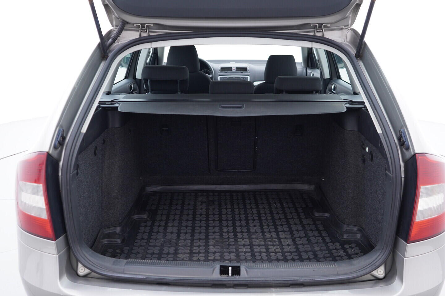 OV190V11546_35.webp_OCTAVIA Ambiente 1.9 TDI 77 kW manuál