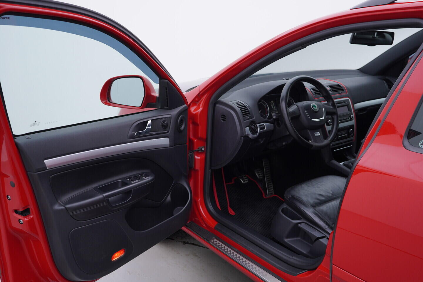 OV190V11556_18.webp_OCTAVIA RS 2.0 TSI 147 kW manuál, DPH