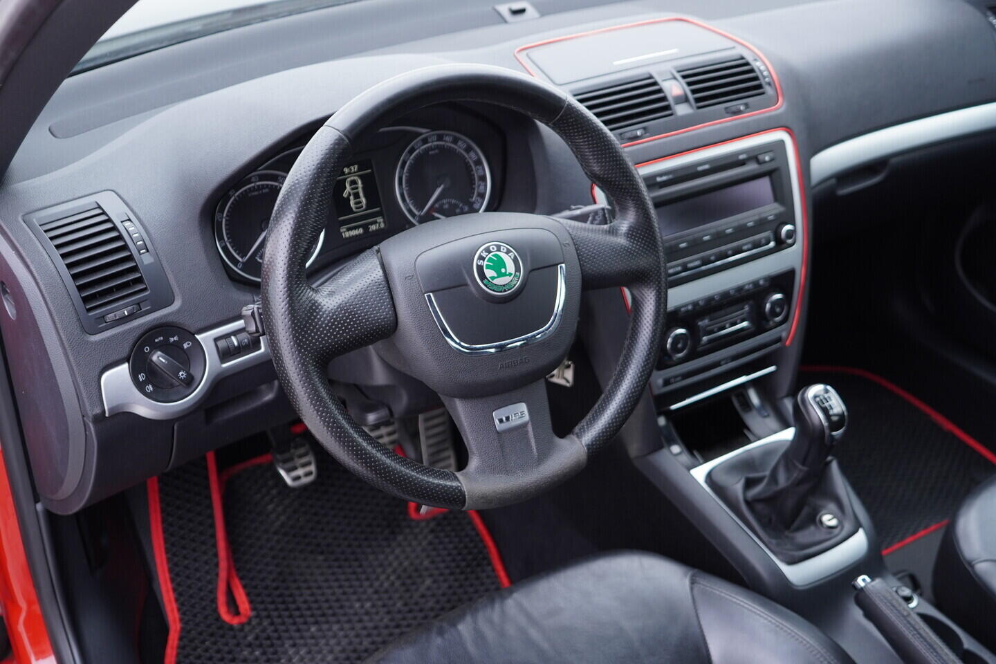 OV190V11556_22.webp_OCTAVIA RS 2.0 TSI 147 kW manuál, DPH