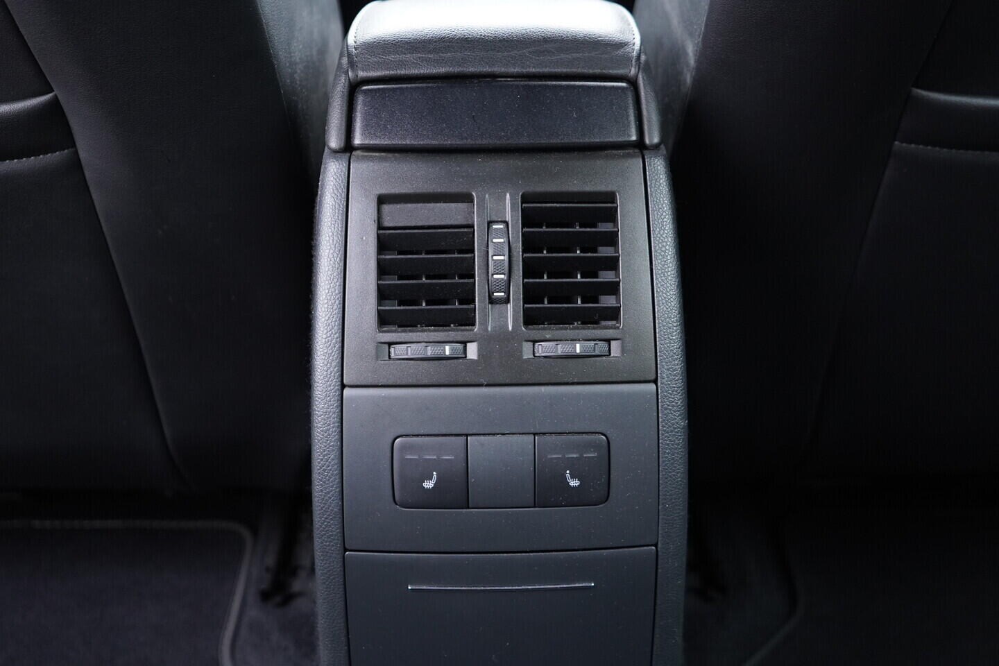 OV190V11556_34.webp_OCTAVIA RS 2.0 TSI 147 kW manuál, DPH