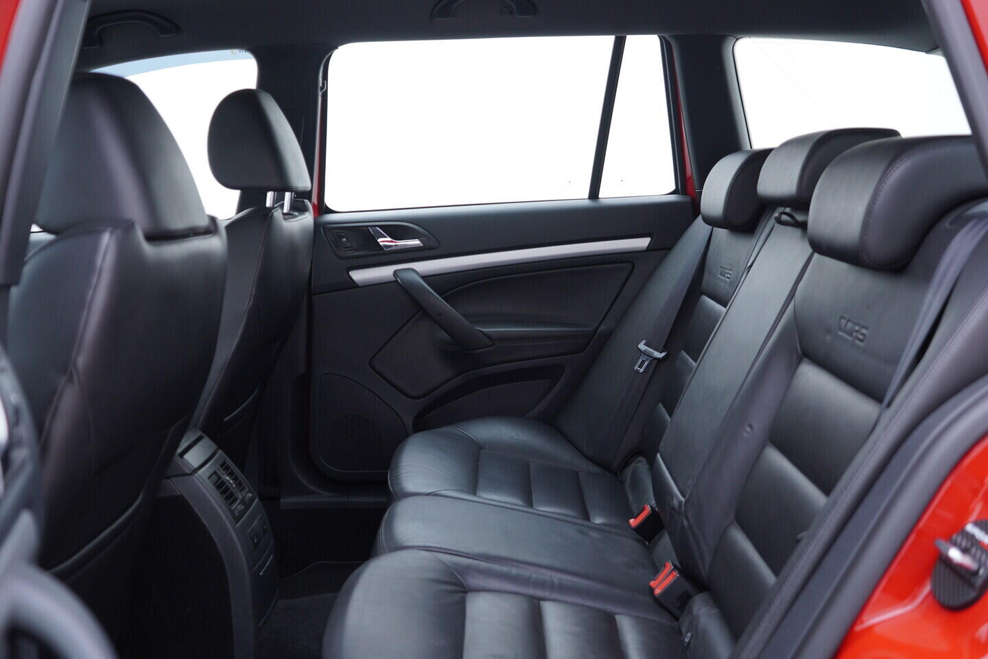 OV190V11556_35.webp_OCTAVIA RS 2.0 TSI 147 kW manuál, DPH