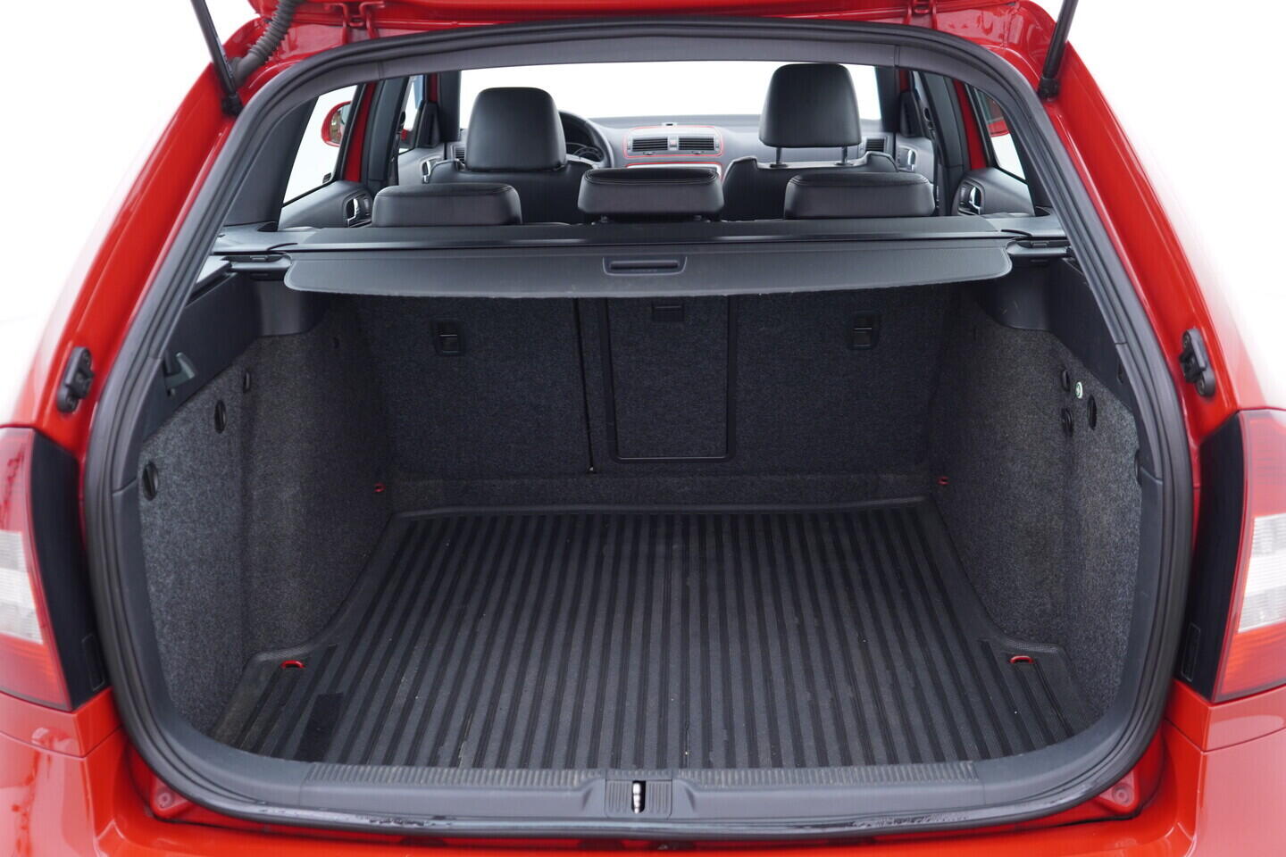 OV190V11556_36.webp_OCTAVIA RS 2.0 TSI 147 kW manuál, DPH