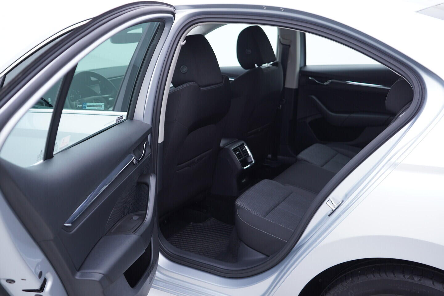 OV190V11557_34.webp_OCTAVIA Style 2.0 TDI 85 kW manuál, DPH