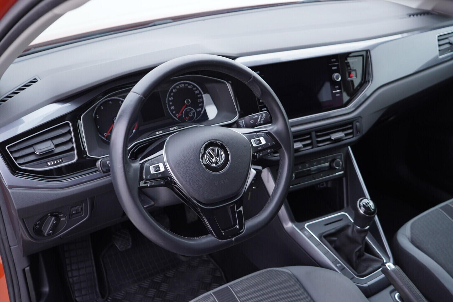 OV190V11587_21.webp_POLO Highline 1.0 TSI 70 kW manuál