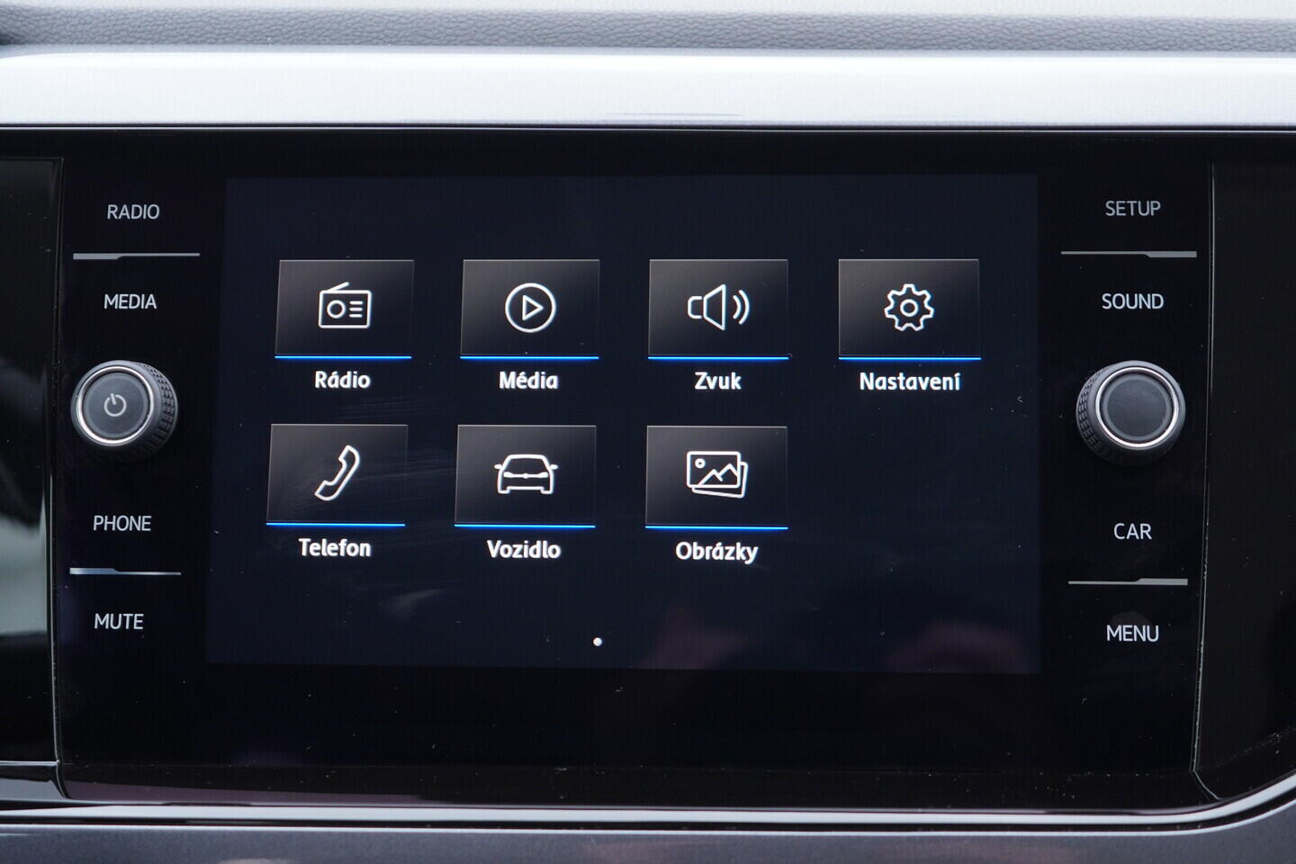 OV190V11587_27.webp_POLO Highline 1.0 TSI 70 kW manuál