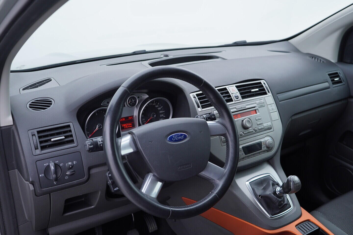 OV190V11589_21.webp_KUGA Trend 2.0 TDCi 100 kW manuál