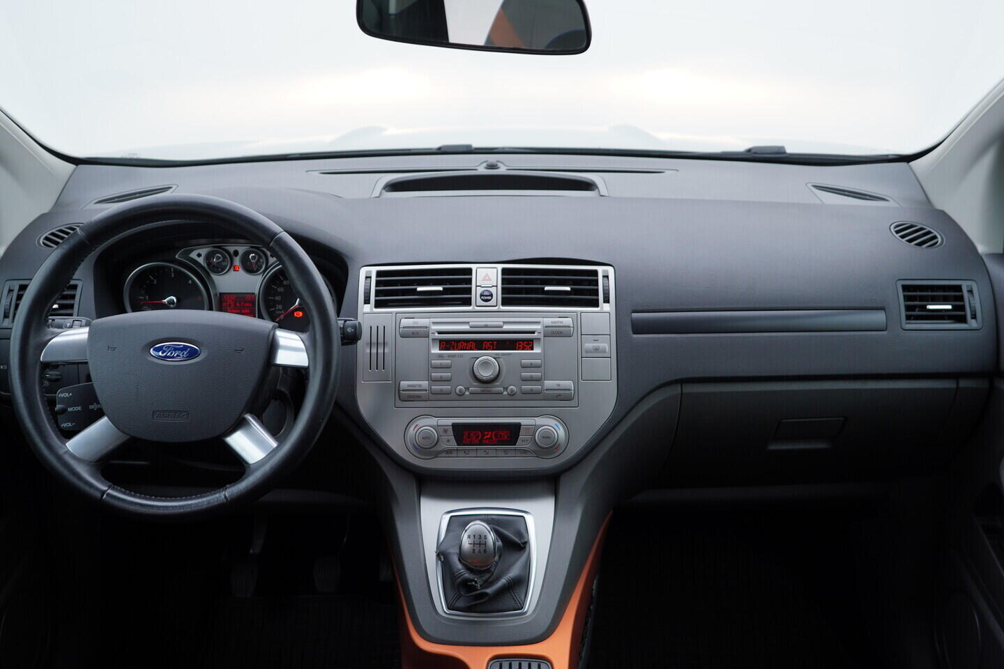 OV190V11589_26.webp_KUGA Trend 2.0 TDCi 100 kW manuál